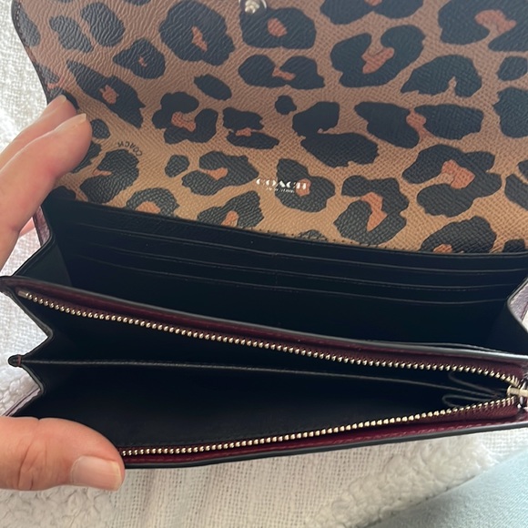 Coach Purple Leather Wallet with Textured Finish - Picture 4 of 4